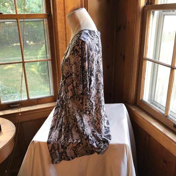 INC INTERNATIONAL CONCEPTS snake print top in size 0X. Grey and black. - Picture 2 of 5